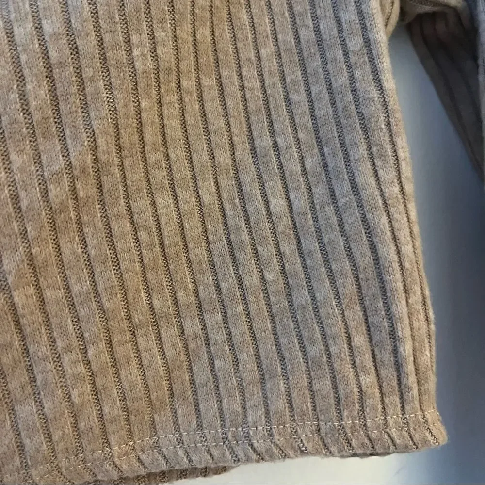 Reformation Shayne Long Sleeve‎ Cropped Ribbed Top in Buff Beige NWT Size Medium